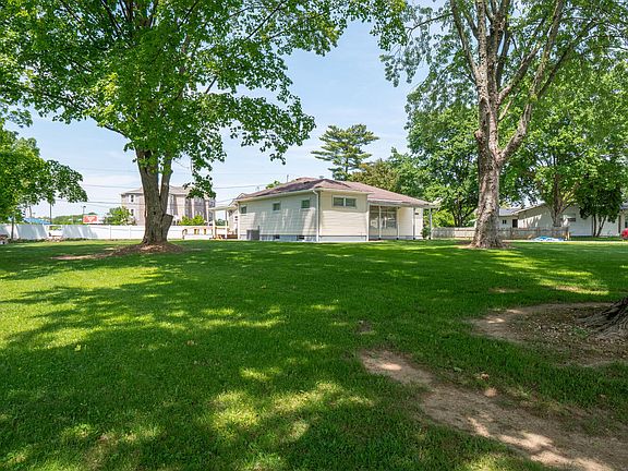 3rd image of 5830 Norcroft Dr