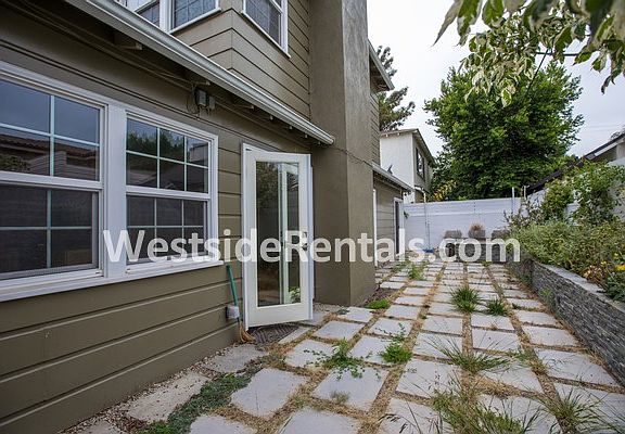 3rd image of 4413 Bellingham Ave