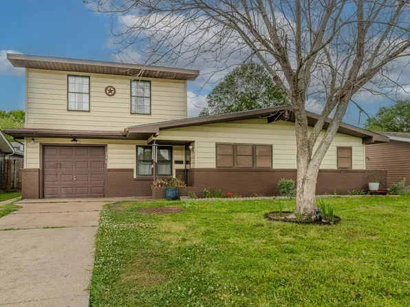 711 S 6th St, Nederland, TX 77627