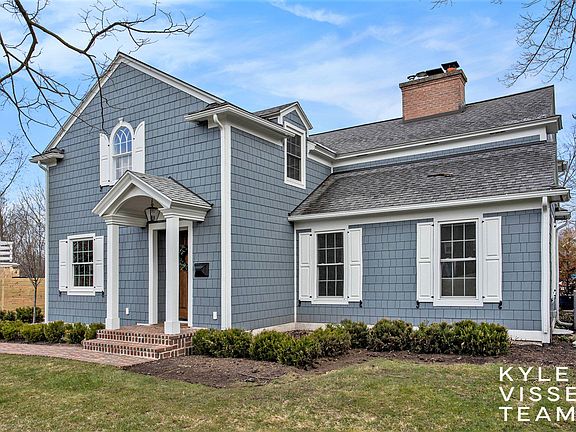 2nd image of 2733 Maplewood Dr SE