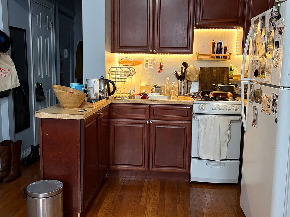 1st image of 18 E 21st St #C14