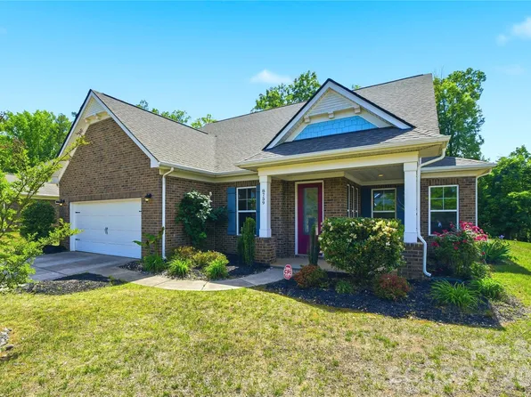 8759 Mullis Forest Ct, Mint Hill, NC 28227