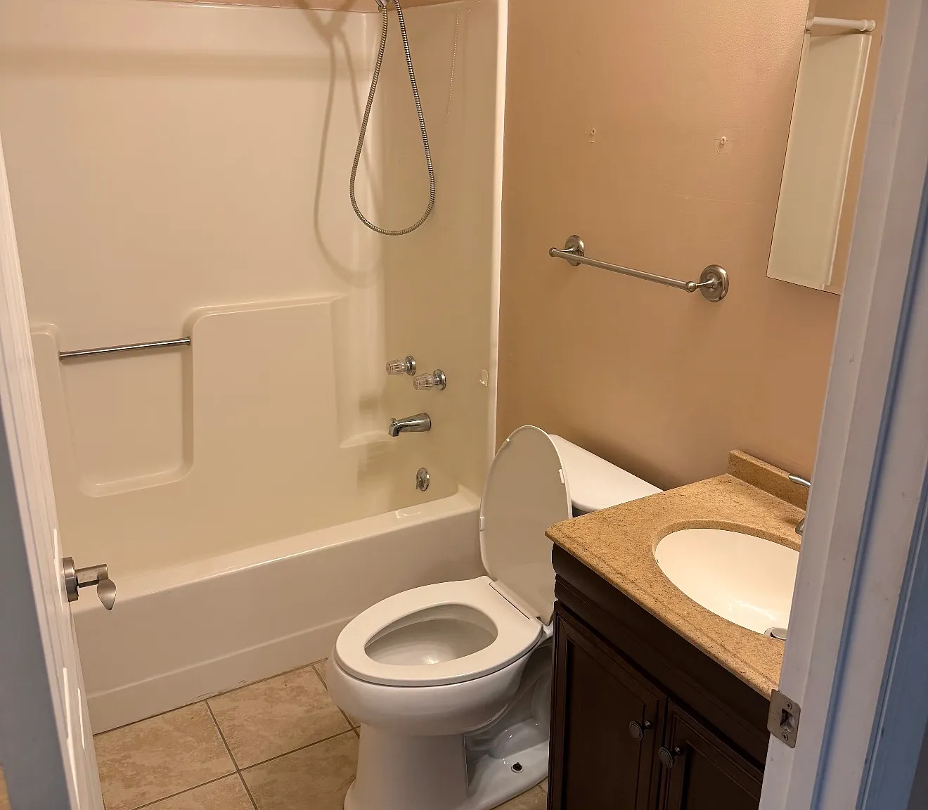 3 bed, 1320 sqft, $1,650 — Photo 2