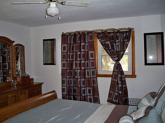  Bedroom 1, Main floor