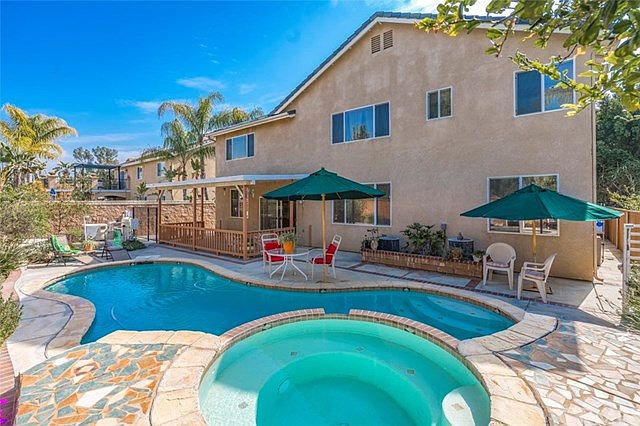 1st image of 525 Newport Cir