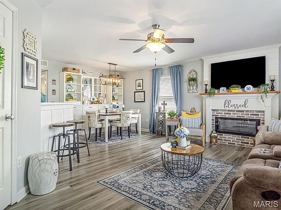 4th image of 724 Harbor Woods Dr Unit B