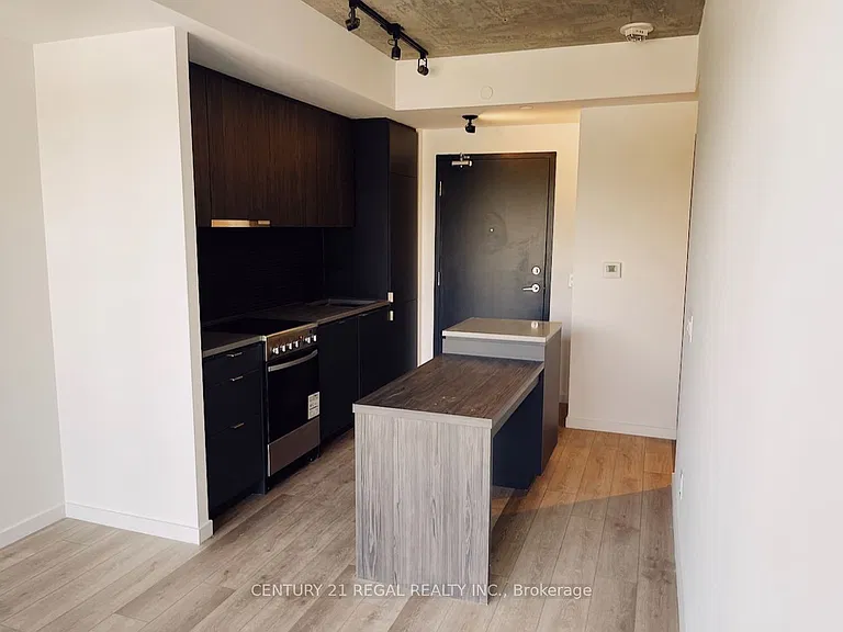 7 Smith Cres #302 — Photo 9