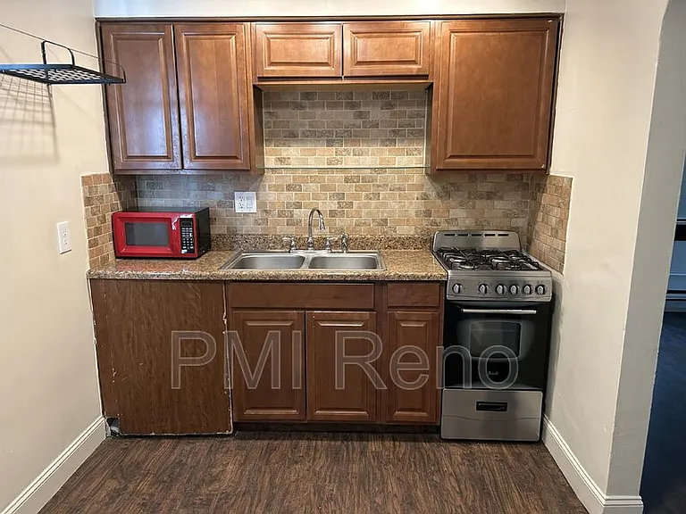 1747 1/2 C St #1B — Photo 7