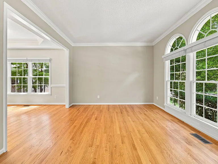 115 Lonebrook Dr — Photo 6