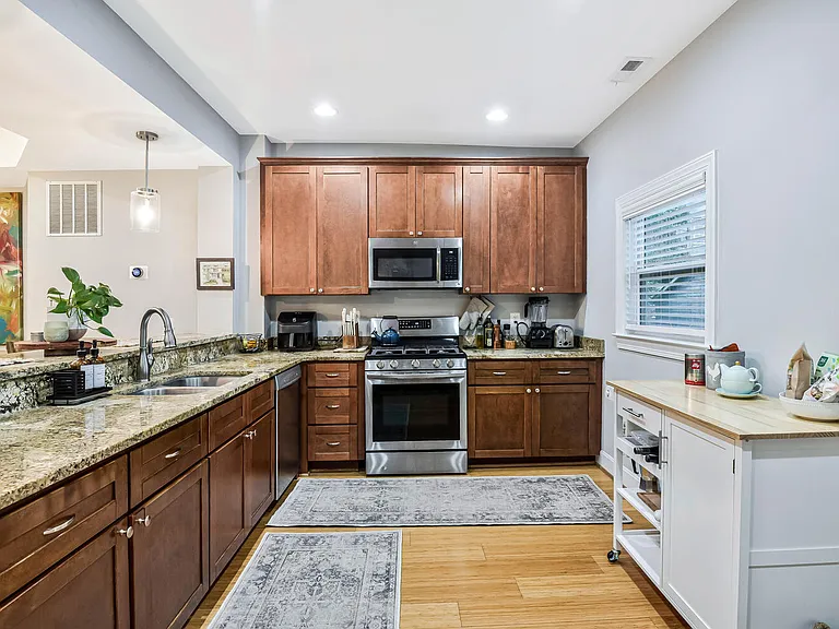 821 Madison St NW — Photo 14