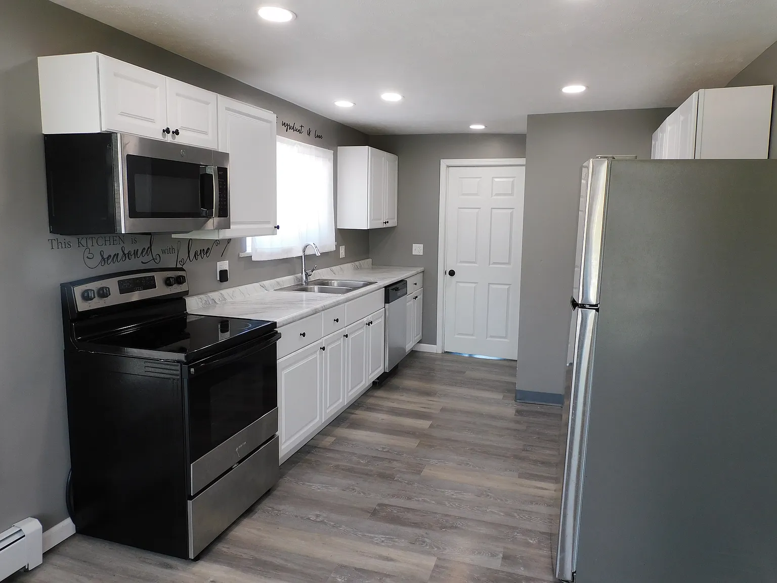 3 bed, 1200 sqft, $1,100 — Photo 1