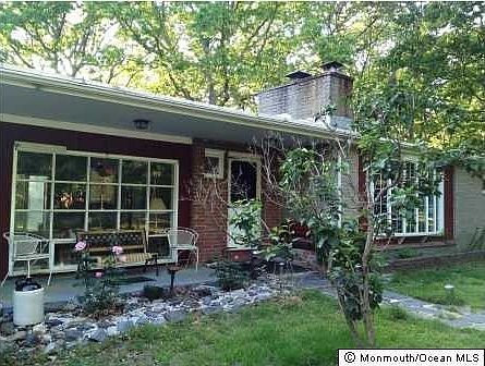 1st image of 584 Whitecomb Ave