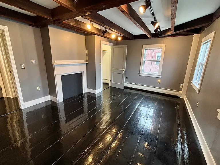11-13 Elm St #11 — Photo 14