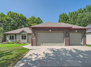 707 Country Lakes Dr, Lino Lakes, MN 55014