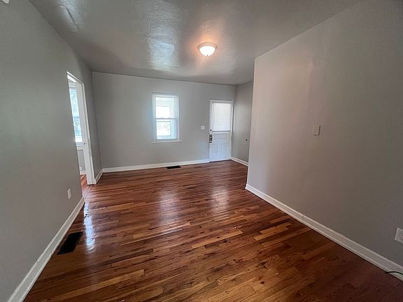 3rd image of 1436 Broadway Ave NW
