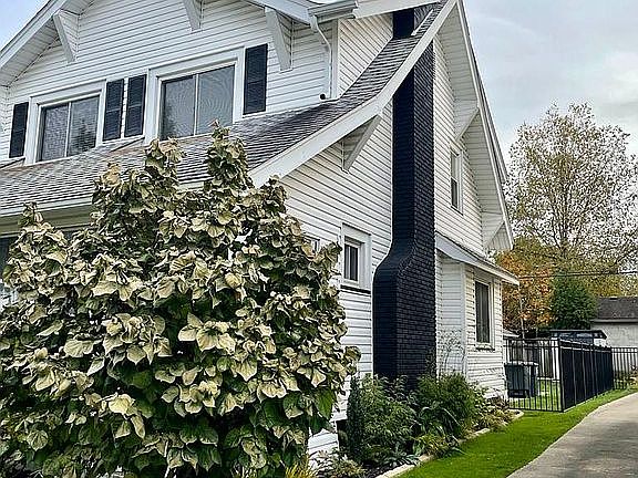 5th image of 374 E Catawba Ave
