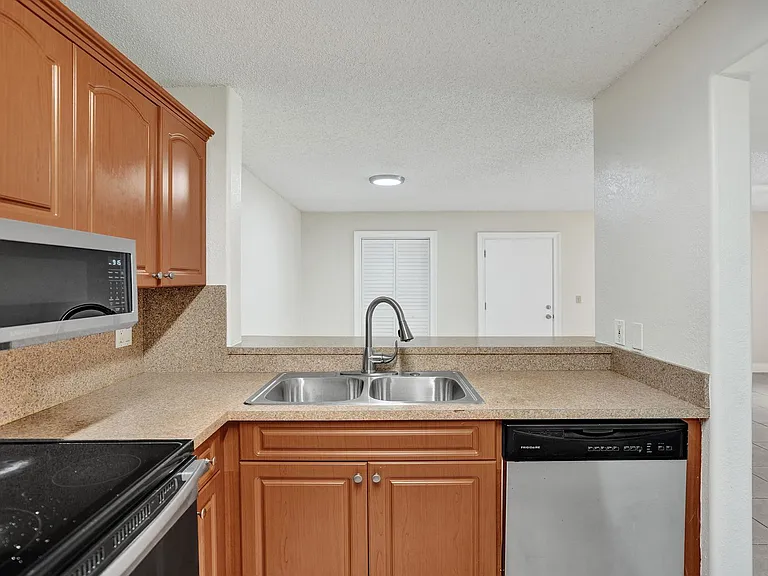 10773 Cleary Blvd #111 — Photo 20