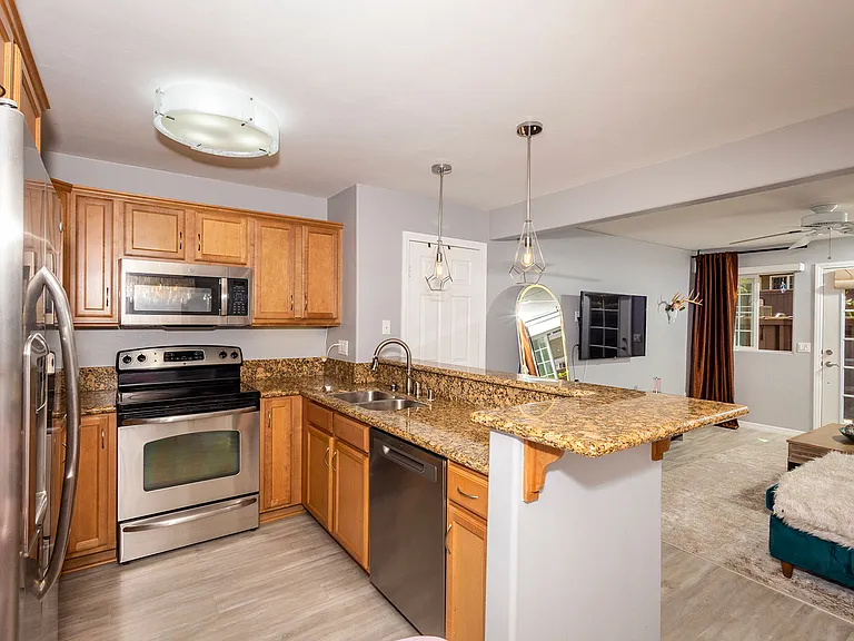 5252 Balboa Arms Dr #167 — Photo 8