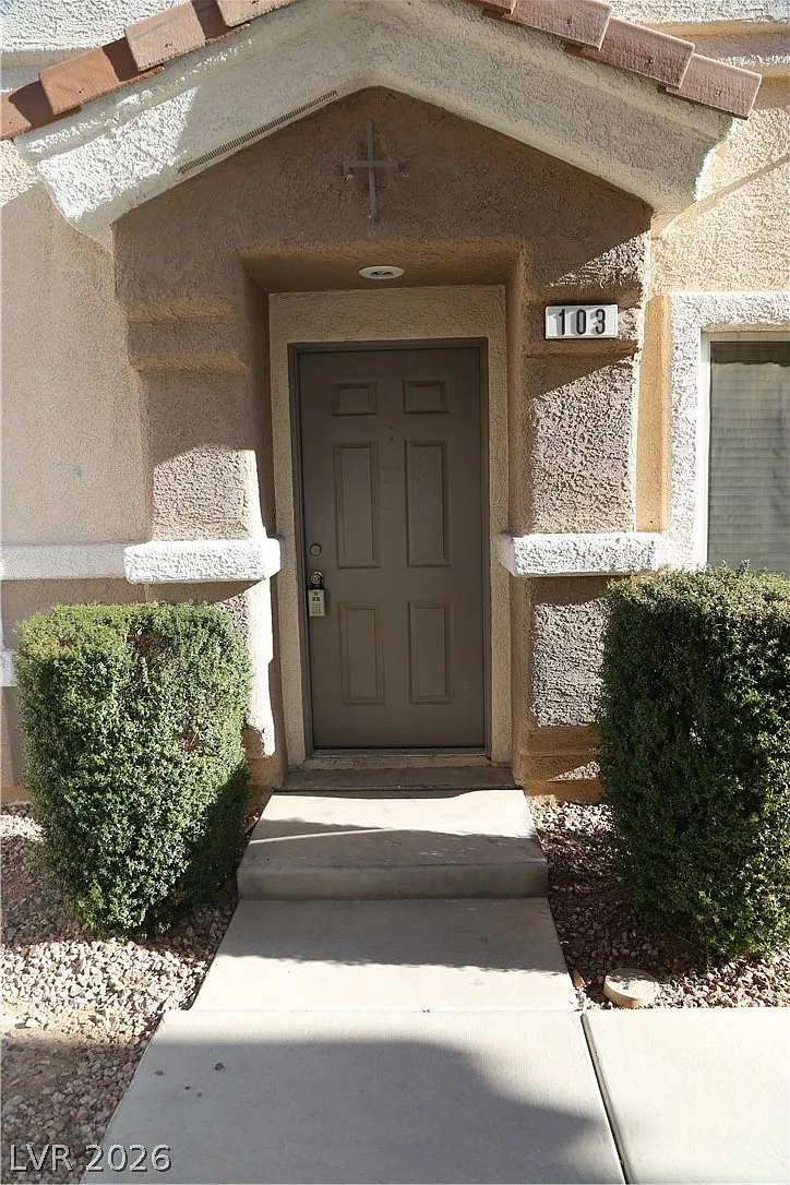 3 bed, 2.5 bath, 1685 sqft, $1,695 — Photo 2