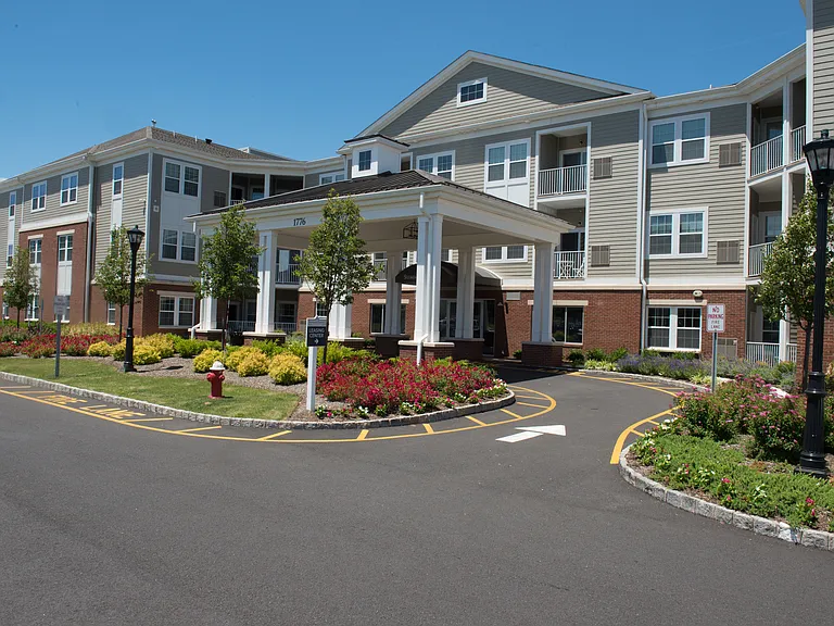 Summit Court Apartments — Photo 41