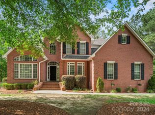 245 Hawthorne Ln, Cheraw, SC 29520