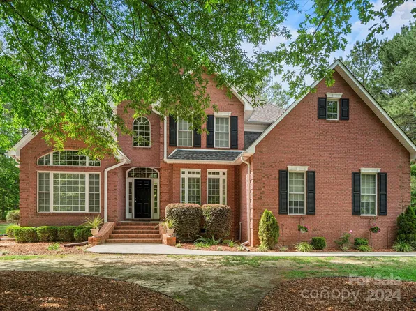 245 Hawthorne Ln, Cheraw, SC 29520