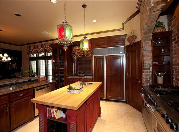 5th image of 2200 Amherst Cir