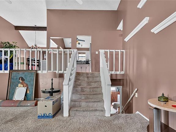 3rd image of 110 E Nelson Cir