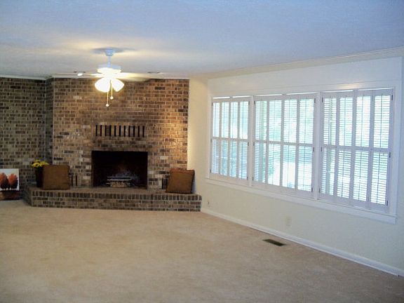 3rd image of 504 S Newcombe Ave