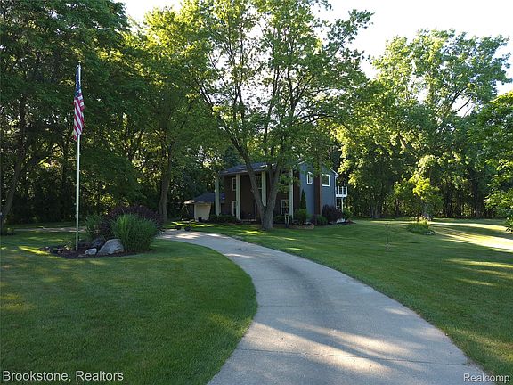 3rd image of 4890 Whipple Lake Rd