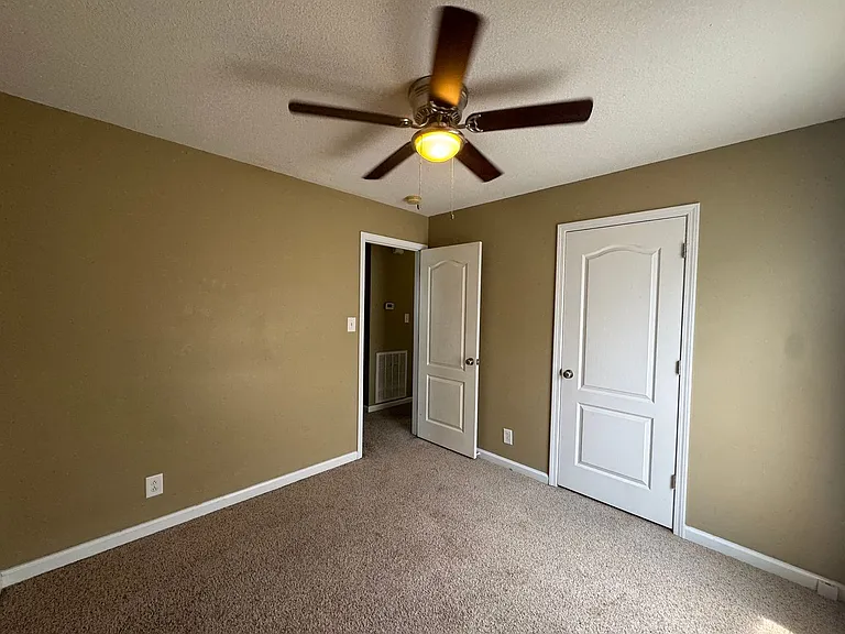 371 Andrew Dr — Photo 19