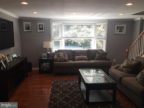 5th image of 8594 Bloomfield Ave