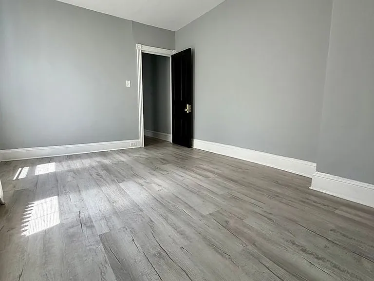 1724 Saint Paul St — Photo 23