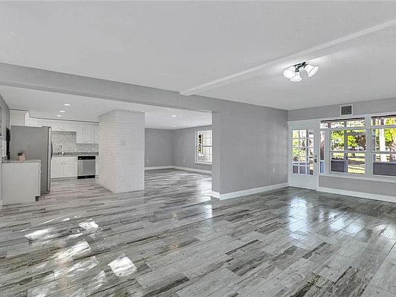 4th image of 10803 N Oregon Ave