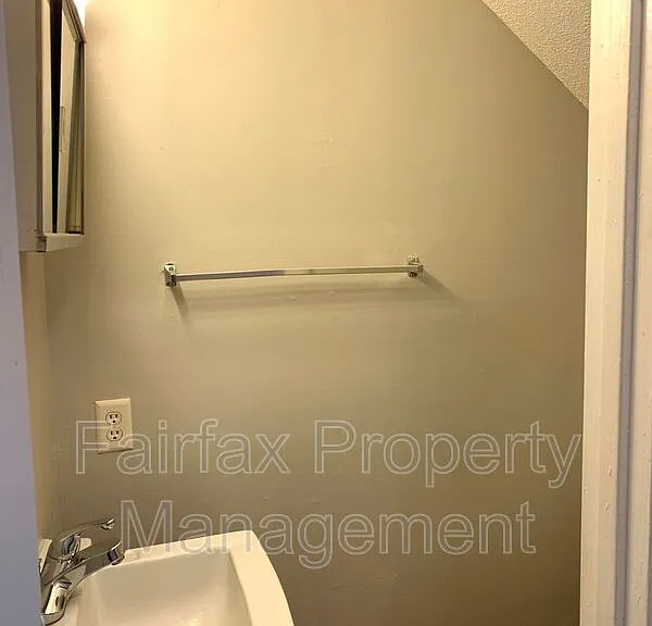 1427 Cherrycrest Dr — Photo 6
