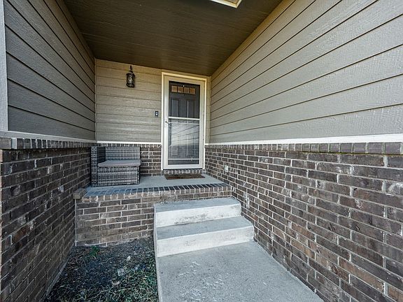 3rd image of 5318 N Rock Spring St