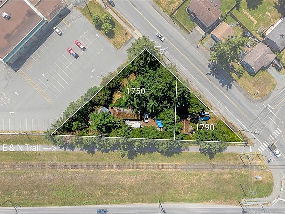 3rd image of 1790 Waddington Rd