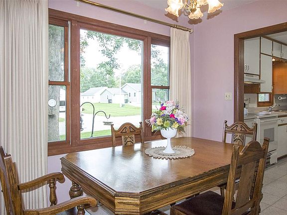 3rd image of 2117 Valley High Dr