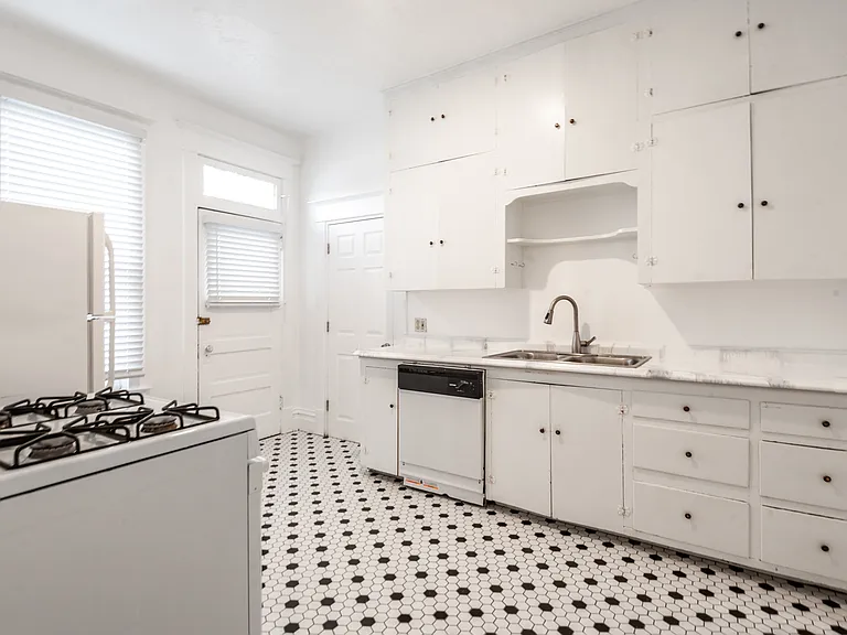 78 E Southgate Ave — Photo 9