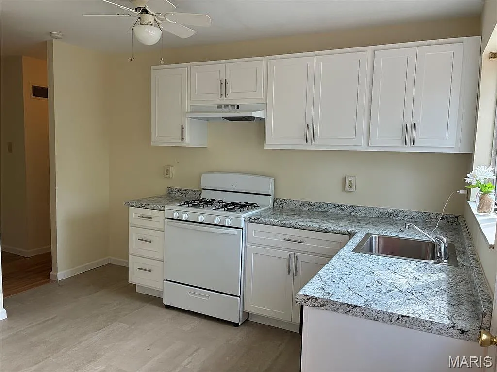 4 bed, 2.0 bath, 1064 sqft, $2,300 — Photo 3