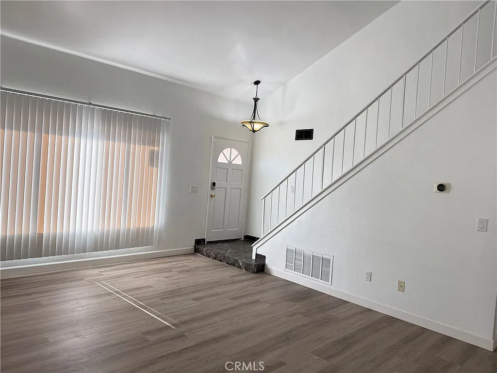 5 bed, 2.5 bath, 1895 sqft, $3,500 — Photo 4