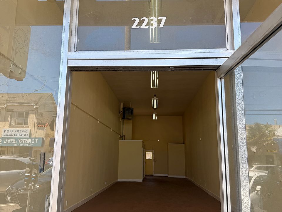 2nd image of 2237 Irving St