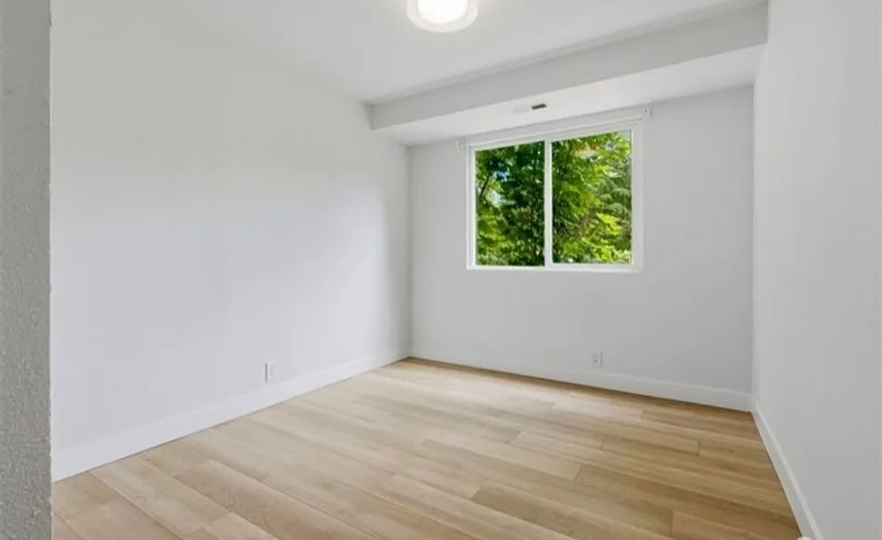 3 bed, 2300 sqft, $4,500 — Photo 3