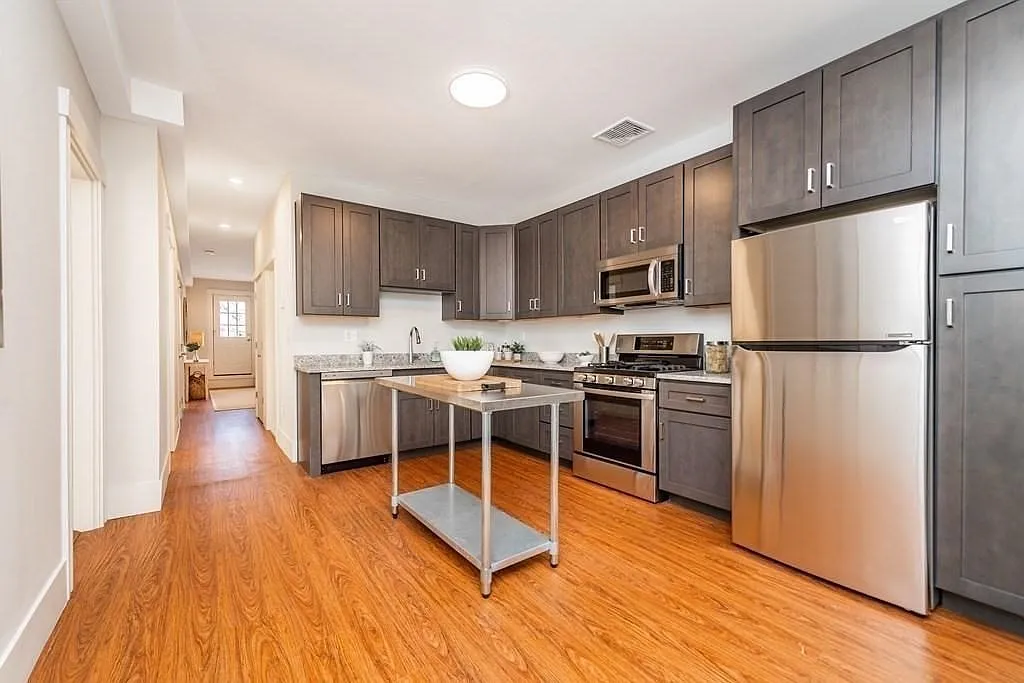 4 bed, 1800 sqft, $4,950 — Photo 1
