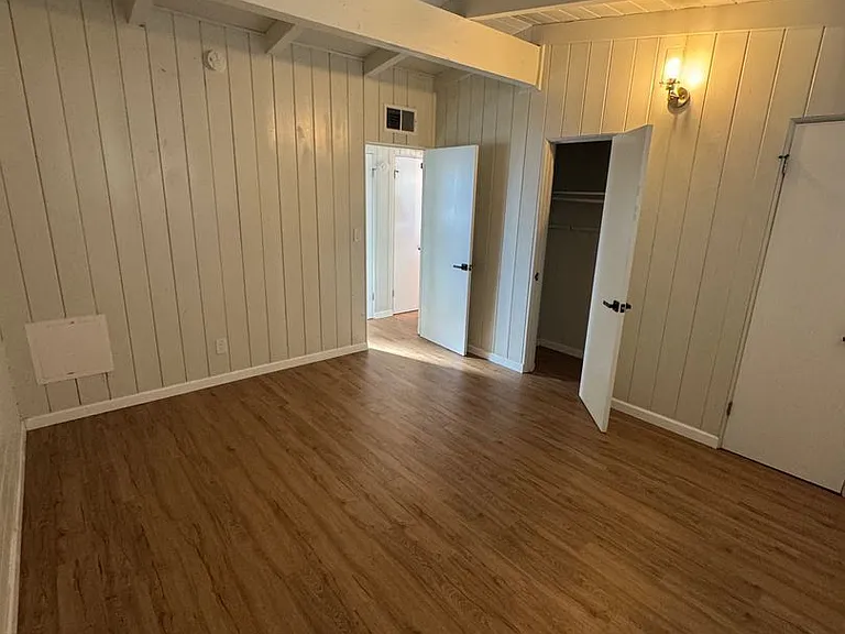 2762 N Forgeus Ave — Photo 3