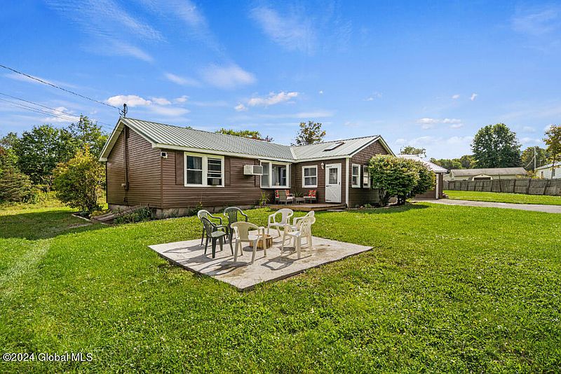 3rd image of 1481 Southside Drive