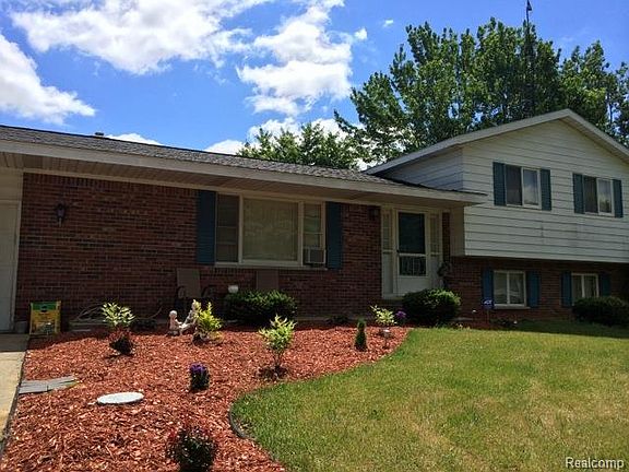 2nd image of 214 Lariat Dr