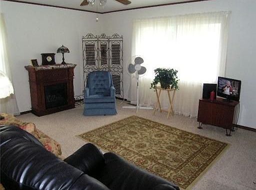 3rd image of 1129 Whitehall Dr