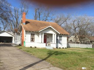 1221 Maple St, Lockhart, TX 78644