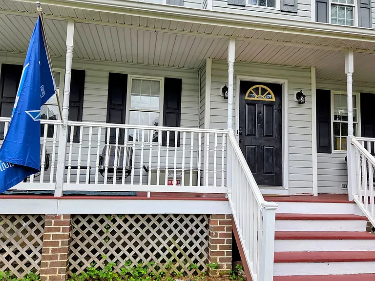 5720 Haley Ln — Photo 2